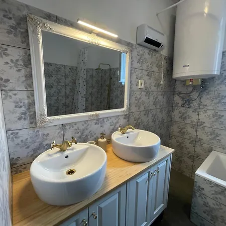 Francia Haz Apartment *